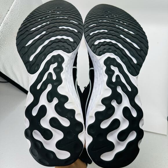 Nike React Infinity Run Flyknit 2 Black (CT2423-002) Women’s Size 11 / 9.5 Men - Picture 6 of 8